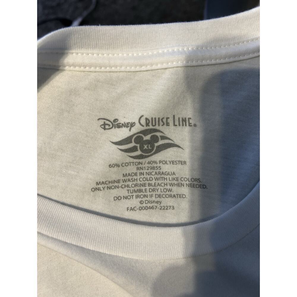 Disney Cruise Line All Aboard for Holiday Fun T-Shirt XL NWT Christmas - Picture 5 of 5